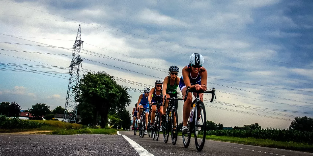 Women on racing bikes in the country